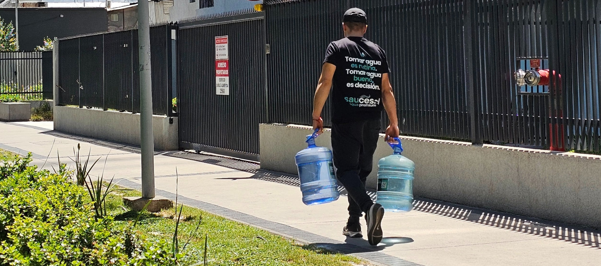 Reparto de agua purificada premium a domicilio en La Florida